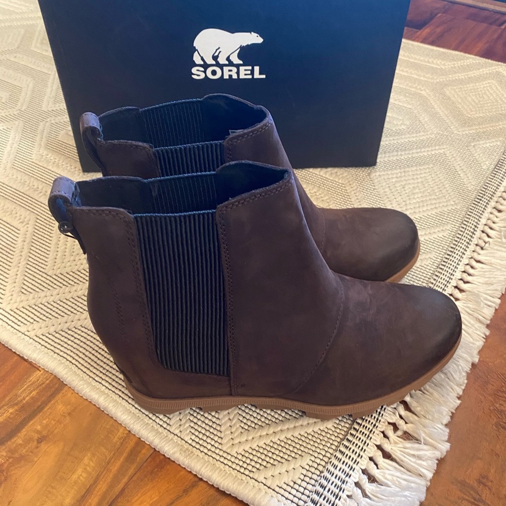 Sorel Joan Of Arctic Wedge Chelsea Boots